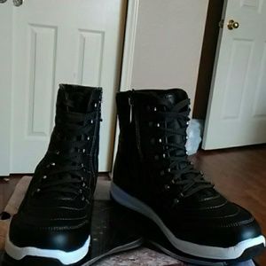 Shoes - Weatherproof boots Shoes - Weatherproof boots